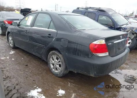 2005 Toyota Camry Le V6 z USA, uszkodzony, nr VIN 4T1BF32KX5U108516